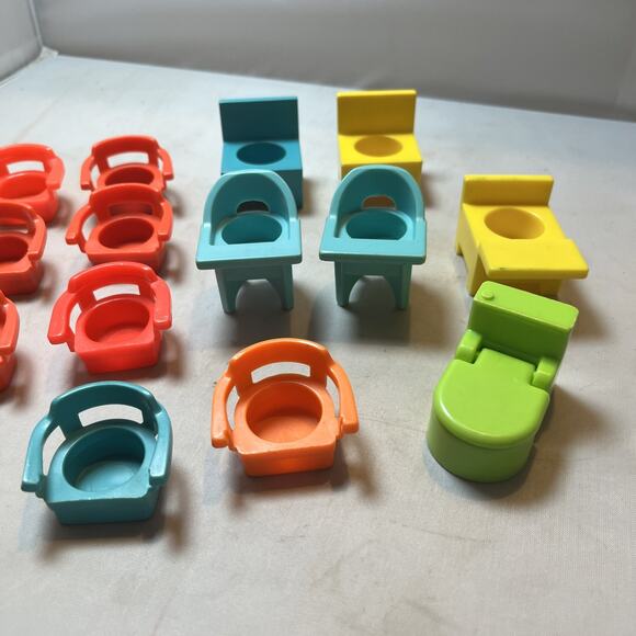 Vintage Fisher Price Little People Lot Of 19 Chairs 2 High Chair 1 Desk 1 Toilet - Picture 2 of 3